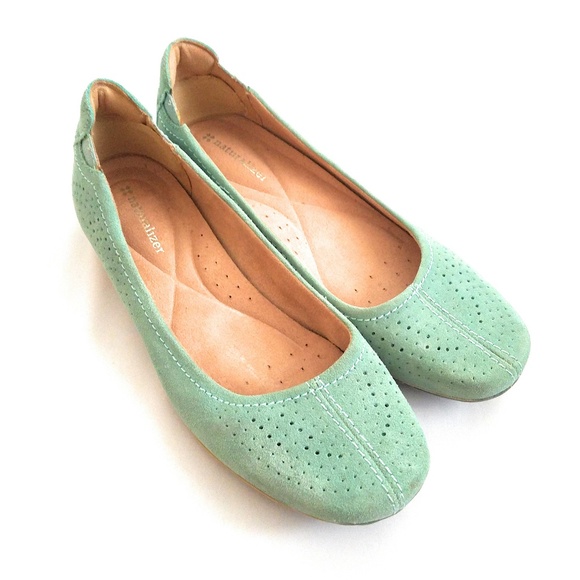 naturalizer flats with arch support